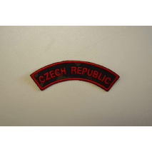 Domovenka nášivka Czech Republic červeně vyšitá na maskáčovinu