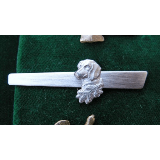 Kravatová spona - pes stříbrný matný